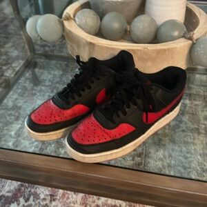 Red and black pros clean with good condition laces and high quality shoes